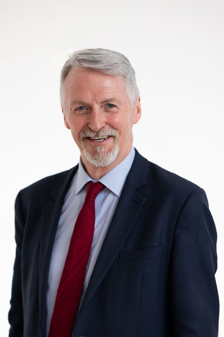 Official portrait of Huw Irranca Davies 768x1152